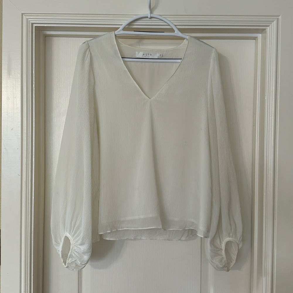 ASTR The Label Flowy Cream V-Neck Blouse Size Large